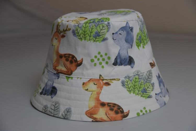 buckket-hat-zwierzątka-tło.jpg