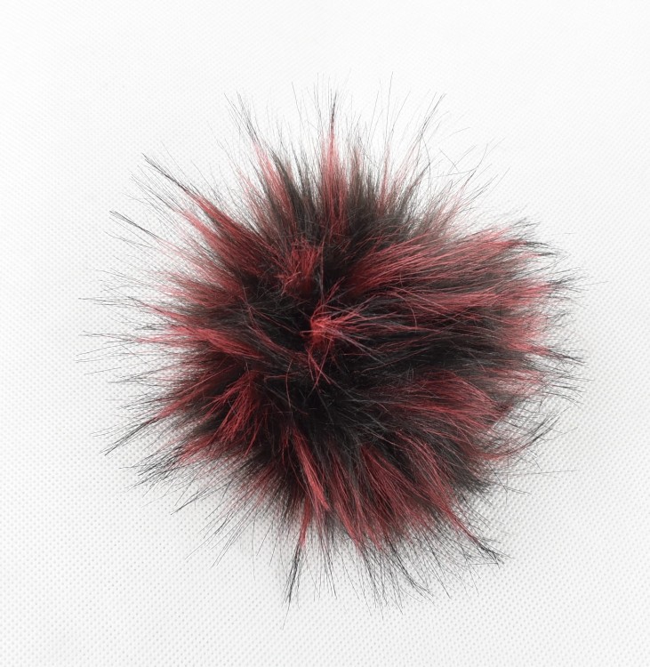 pompon-futerko-czarno-czerwony.webp