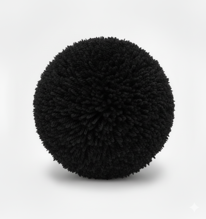 Pompony włóczkowe – czarny, ze sznurkiem do DIY.png