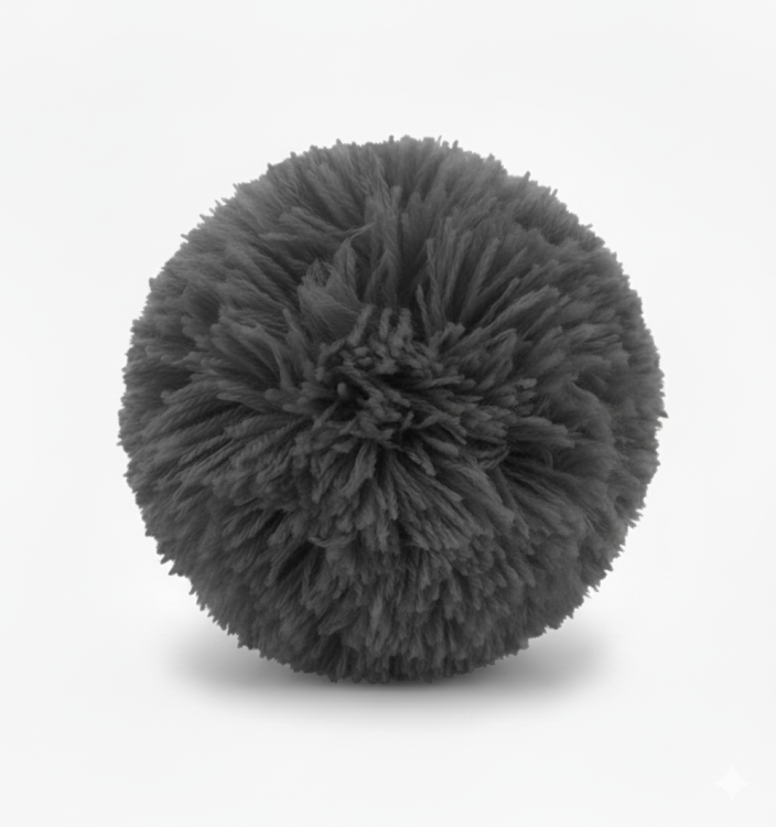 ciemny szary pompon z włóczki, wykonane maszynowo, ze sznurkiem do samodzielnego mocowania – idealne do dekoracji i projektów DIY.png